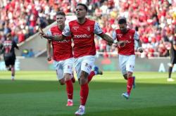 pg模拟器试玩费耶诺德迎欧联关键赛，赛前造点机会，底气十足，训练强度明显提升的简单介绍