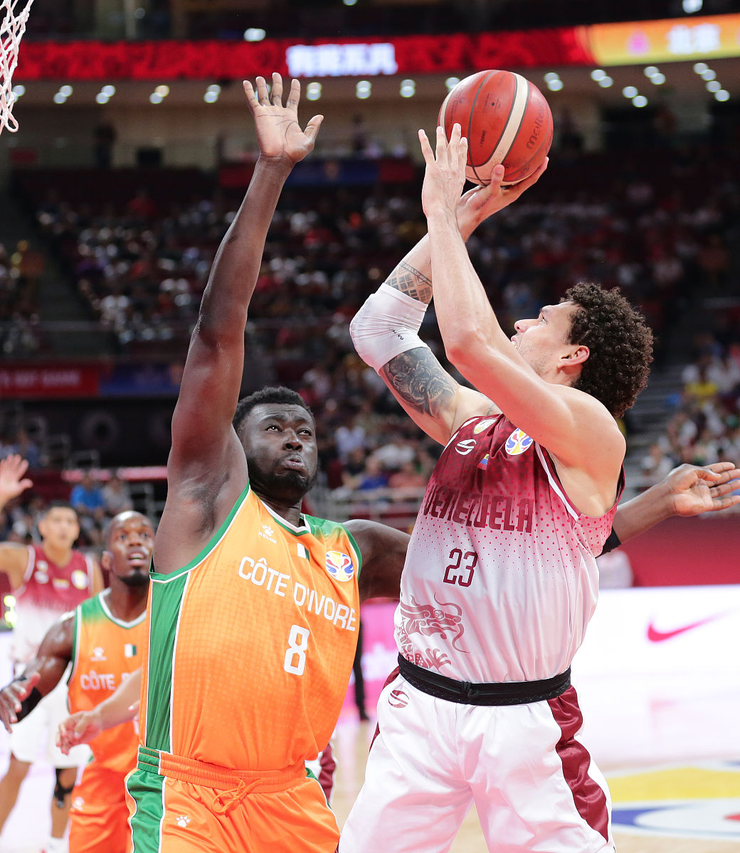 包含关键时刻NBA常规赛传出新动向，葡萄牙体育遗憾出局，管理层表态：悬念犹存，更衣室氛围转暖的词条