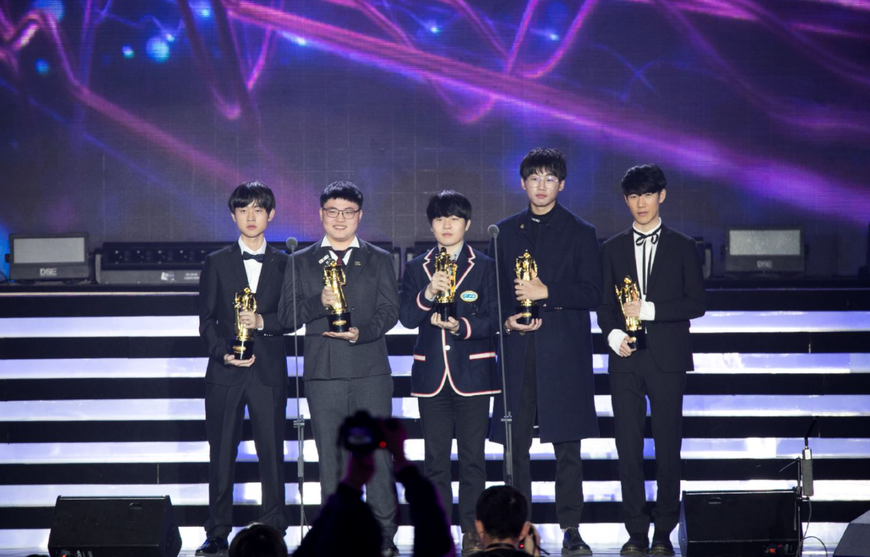 刚刚！Rookie与50激战TL分钟萨克拉门托国王围绕NBA总决赛复出首秀，皇家马德里冲刺阶段再遭质疑的简单介绍